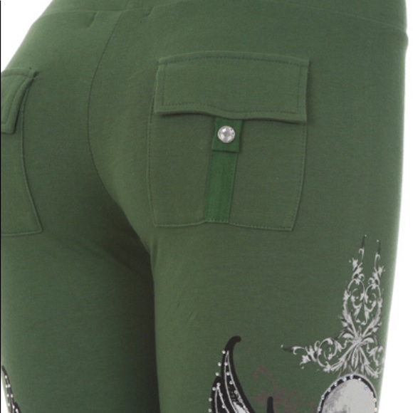 💥SOLD OUT!!💥 Plus Size Jeggings w/Skull Print - Picture 4 of 6